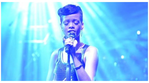 Rihanna débute sa tournée et annule un concert