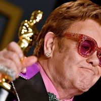 Emmy Awards : Elton John entre dans l'histoire