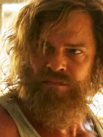 À côté, Reacher est un gentil petit garçon : Alan Ritchson débarque dans un thriller de brute, voici la première bande-annonce