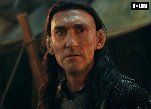 Joseph Mawle dans le rôle d'Adar dans la saison 1 des Anneaux de pouvoir