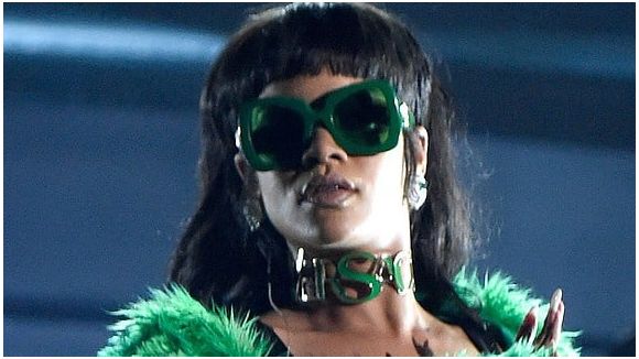 Rihanna met le feu aux iHeartRadio Music Awards