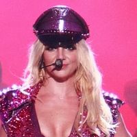 Britney Spears annonce le single "Work Bitch"