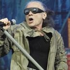 "Quelle honte" : le concert d'Iron Maiden à Paris interrompu par une coupure de courant, le chanteur furieux