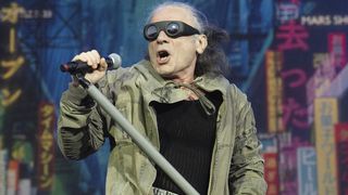 "Quelle honte" : le concert d'Iron Maiden à Paris interrompu par une coupure de courant, le chanteur furieux