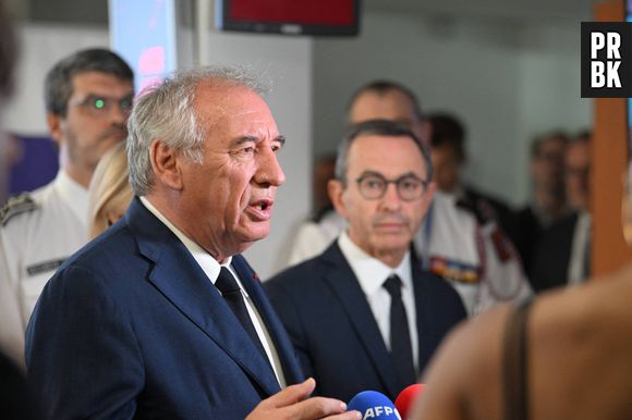 F.Bayrou, Premier ministre, au Centre opérationnel de gestion interministérielle des crises (COGIC) à Paris, en raison de la canicule dans 16 départements en vigilance rouge et 68 départements en vigilance orange, le 1er juillet 2025. Cette visite a pour but d'évaluer la situation et de saluer les services mobilisés, en présence de B.Retailleau, ministre d'Etat, ministre de l'Intérieur, de C.Vautrin, ministre du Travail, de la Santé, des Solidarités et des Familles, et d'A.Pannier-Runacher, ministre de la Transition écologique, de la Biodiversité, de la Forêt, de la Mer et de la Pêche.
© Jeanne Accorsini / Pool / Bestimage