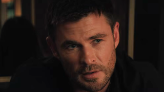 Numéro 1 sur Prime Video dès sa sortie : ce thriller avec Chris Hemsworth s'impose directement et logiquement