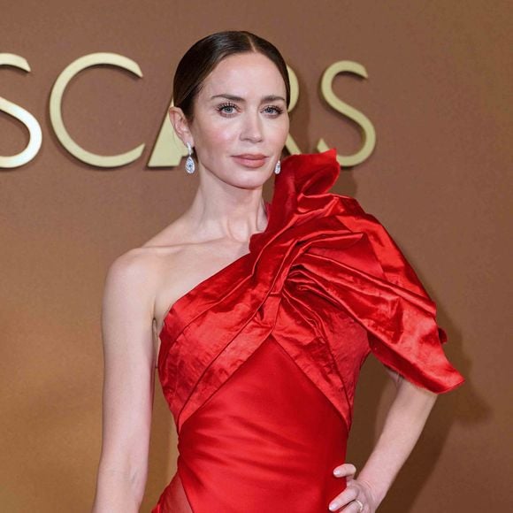 Emily Blunt lors de la 16ème édition des "Governors Awards" qui s'est tenue dans la salle de bal Ray Dolby à l'Ovation Hollywood à Los Angeles.  |Photocall de la 16ème édition des "Governors Awards" à Los Angeles