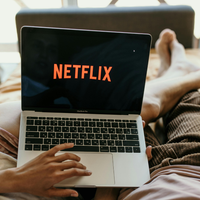 Nouveauté sur Netflix : le remplaçant parfait de Bridgerton raconte l'une des plus grandes histoires d'amour de tous les temps