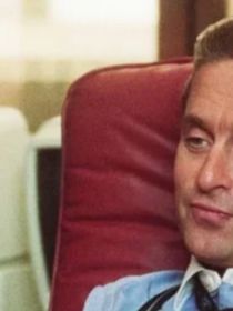 "Cela m'aurait rapporté plus d'argent que n'importe quel autre film" : Michael Douglas regrette encore d'avoir refusé ce film à succès qui a rapporté un milliard de dollars