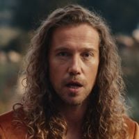 Julien Doré reprend Mylène Farmer : le clip !