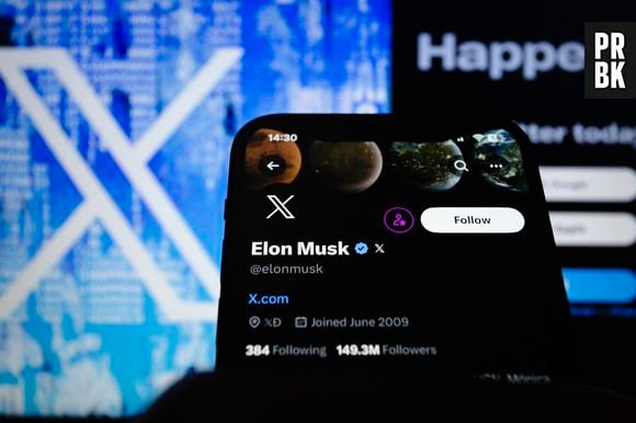 July 24, 2023, Asuncion, Paraguay: Elon Musk changed his Twitter profile picture to X logo, as seen displayed on a smartphone backdropped by the sign-up page at Twitter.com showing the X logo. (Credit Image: © Andre M. Chang/Zuma Press/Bestimage)