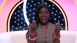Secret Story 2025 : La Voix se moque de Romy devant tous les candidats, les internautes l'accusent d'avoir donné un gros indice sur son secret