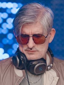 Kavinsky : les écoutes de ses chansons explosent en France, et pas seulement Nightcall !