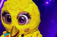 Mask Singer accueille un nouvel enquêteur guest, le Loup-Garou. Et on a reconnu sa voix !