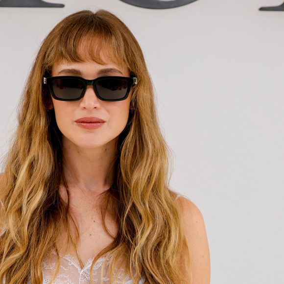 Jennifer Lawrence au photocall du défilé Christian Dior Collection Femme Prêt-à-Porter Printemps/Eté 2027 lors de la Fashion Week de Paris (PFW) au Jardin des Tuileries, à Paris, France, le 29 septembre 2026. © Olivier Borde/Bestimage # Photocall Christian Dior Womenswear Spring/Summer 2027 show as part of Paris Fashion Week on September 29, 2026 in Paris, France. | 00771989