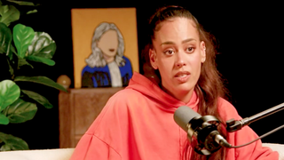 Amel Bent défend les artistes issus des télé-crochets