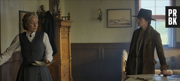 Gillian Anderson dans le rôle de Constance Van Ness et Lena Headey dans celui de Fiona Nolan dans The Abandons