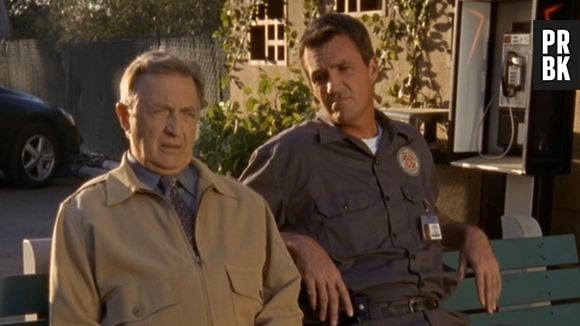 Ken Jenkins et Neil Flynn dans les rôles du Dr Bob Kelso et du concierge dans Scrubs