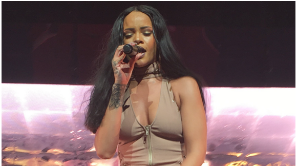 Attentat : l'hommage de Rihanna sur scène