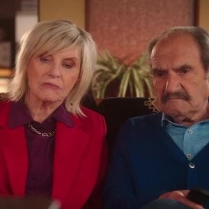 Scènes de Ménages : Huguette pas oubliée par Raymond