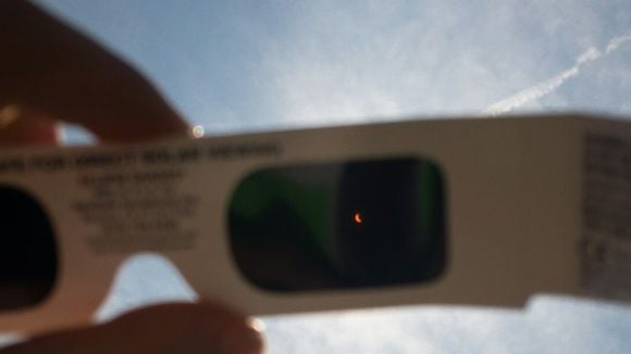 Bon à savoir : si vous n'avez pas de lunettes pour voir l'éclipse solaire du 29 mars, la science a des astuces pour la regarder en toute sécurité