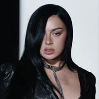 Charli xcx officialise son nouvel album : qui sont les trois icônes sur sa pochette déjà iconique ?