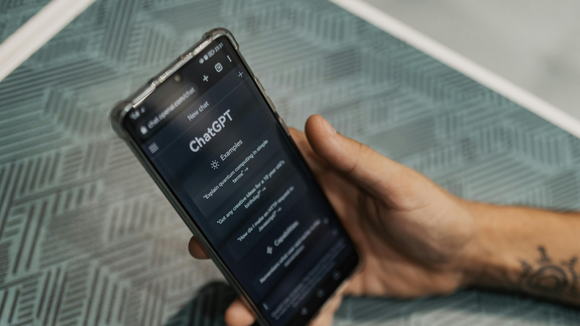 ChatGPT va rendre sa version gratuite infernale : la publicité débarque sur l'IA