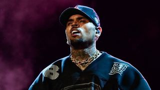 "Rien à f..." : Chris Brown furieux face aux critiques désastreuses sur son album, il s'en prend à Zara Larsson