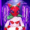 Mask Singer 2025 : le Fraisier s'en prend à Kev Adams et l'accuse d'être responsable de son élimination !