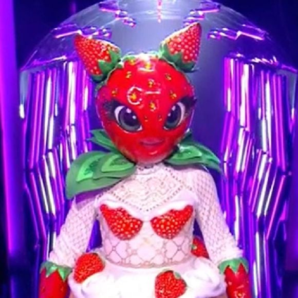 Mask Singer 2025 : le Fraisier s'en prend à Kev Adams et l'accuse d'être responsable de son élimination !