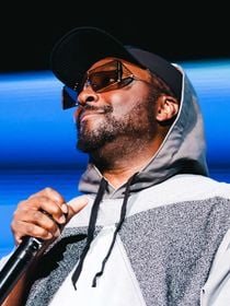 Face à l'omniprésence de l'IA, le chanteur des Black Eyed Peas veut remplacer le MP3 pour sauver les artistes