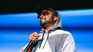Face à l'omniprésence de l'IA, le chanteur des Black Eyed Peas veut remplacer le MP3 pour sauver les artistes