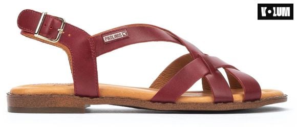 Différentes versions des sandales Pikolinos