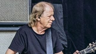 AC/DC : le guitariste hospitalisé en pleine tournée