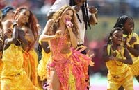Shakira a enflammé la finale de la Coupe du Monde avec Dai Dai, entourée d'enfants des bidonvilles.