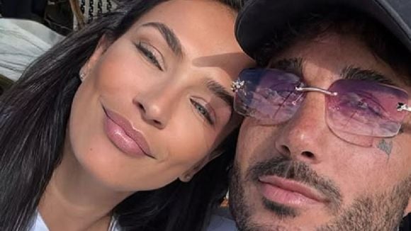 "Il l'aura eue à l'usure" : Julie Ricci et Vivian de nouveau en couple ? Ils échangent un langoureux baiser en live et enflamment les internautes !