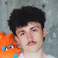 Lowey (Star Academy) : on a classé les chansons de son EP Tout est orange, et voici la meilleure !