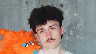 Lowey (Star Academy) : on a classé les chansons de son EP Tout est orange, et voici la meilleure !