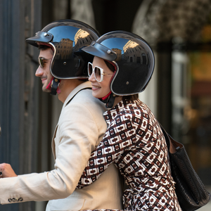 Eugenio Franceschini dans le rôle de Marcello, Lily Collins dans celui d'Emily dans Emily in Paris