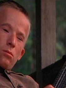 Il y a 54 ans, ce garçon utilisait la magie du cinéma pour jouer du banjo d'une seule main : il créait ainsi l'une des scènes les plus légendaires du cinéma d'aventure et un succès commercial
