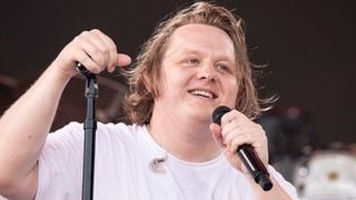 Lewis Capaldi de retour avec "Survive"