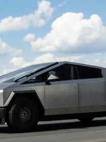 Vous n'allez pas le croire : Tesla pensait pouvoir vendre le Cybertruck à 100 000 dollars pour toujours... Ils sont déjà vendus beaucoup moins cher