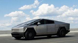 Vous n'allez pas le croire : Tesla pensait pouvoir vendre le Cybertruck à 100 000 dollars pour toujours... Ils sont déjà vendus beaucoup moins cher