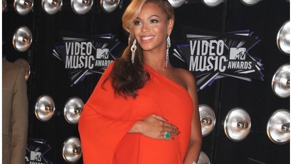 Beyoncé enceinte : "A Star Is Born" repoussé
