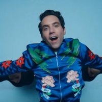Mika se libère dans le clip "Jane Birkin"