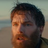 Rolling Stones : un clip avec Nicholas Hoult