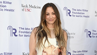 "J'ai pleuré toute la nuit" : Kaley Cuoco déplore avoir perdu son rôle au profit de Kate Hudson dans l'un des films les plus réussis de Netflix