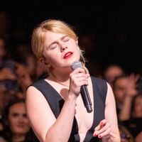 Zaho de Sagazan éblouit en live à Cannes
