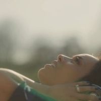 Amel Bent : son nouveau clip lumineux !