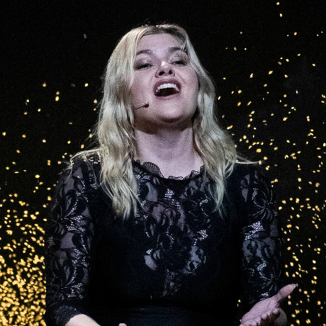 Louane désavantagée à l'Eurovision avec sa chanson Maman ? La chanteuse balance